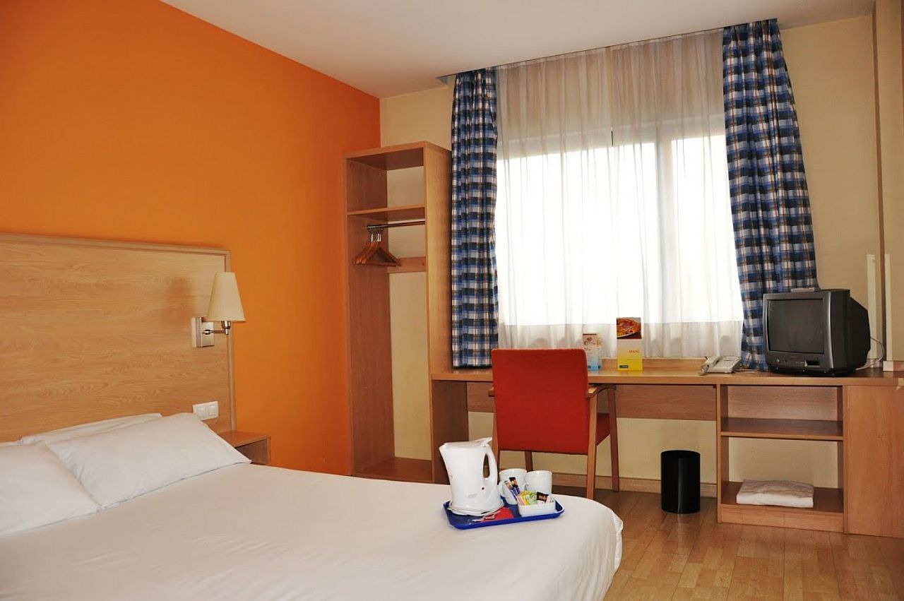 Travelodge Torrelaguna Madri Quarto foto