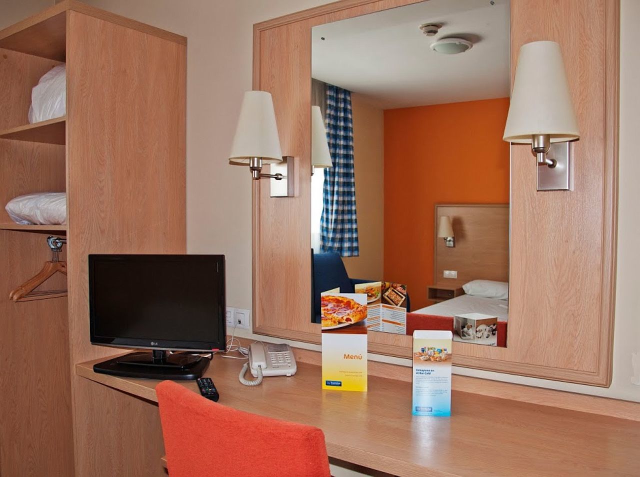 Travelodge Torrelaguna Madri Quarto foto